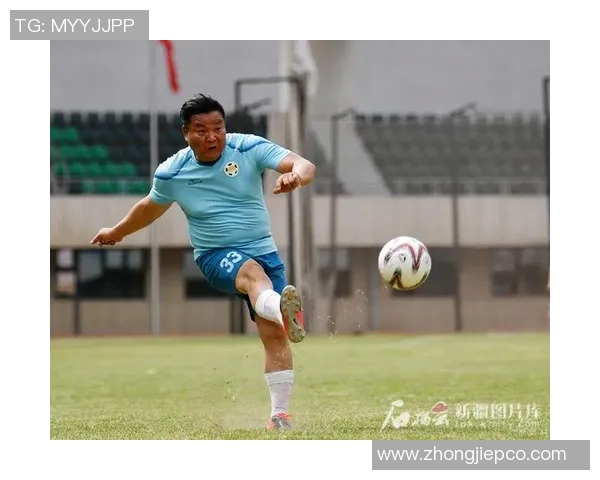 深圳足球明星元老赛盛大举行传承足球精神激励新一代球员 深圳足球明星元老赛盛大举行传承足球精神激励新一代球员