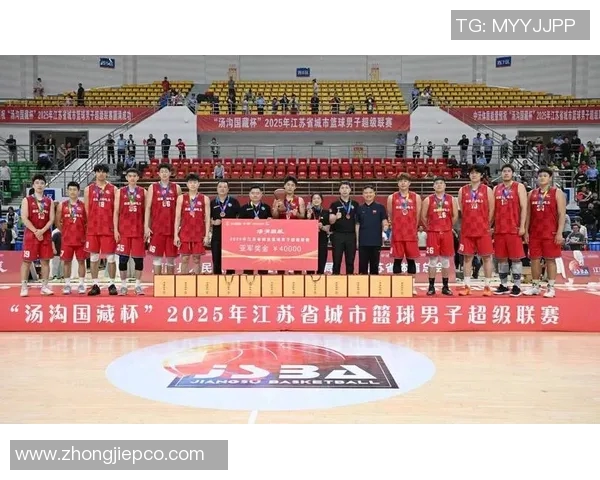 南京篮球队在全国耐力排行榜中荣获第四名展现出强劲实力与团队精神 南京篮球队在全国耐力排行榜中荣获第四名展现出强劲实力与团队精神