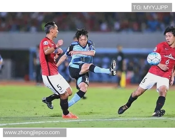 各大足球明星独特踢球风格分析与特点探讨 各大足球明星独特踢球风格分析与特点探讨